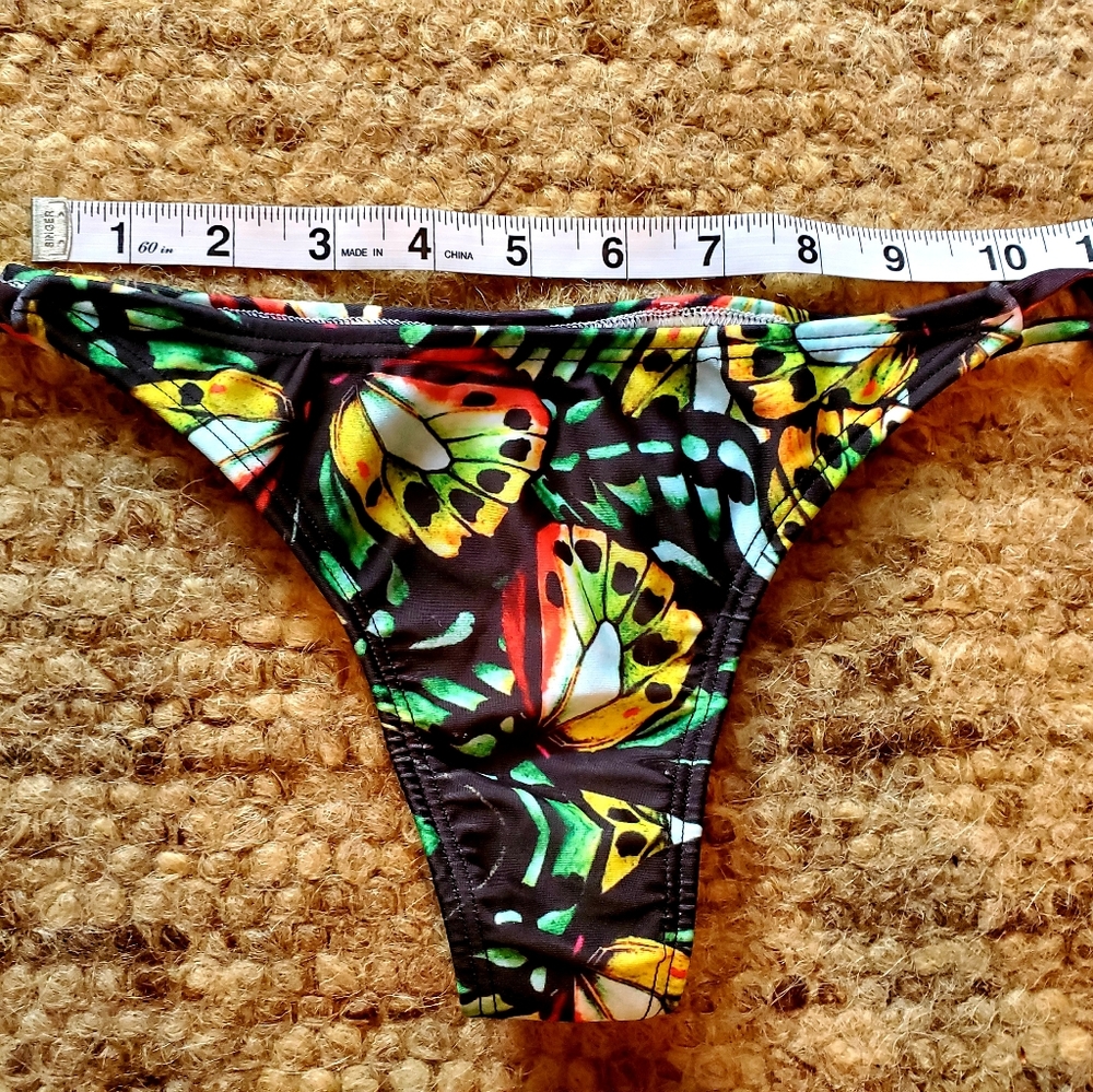 Bikinis - Picture 14 of 16